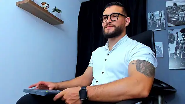 Snapshot of AndrewDiaz chatting on 31, 10, 2025 AndrewDiaz online show from 31, 10, 2025