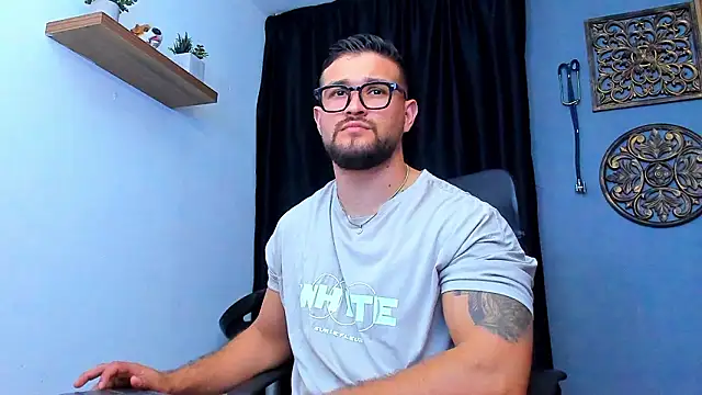 Snapshot of AndrewDiaz chatting on 2, 2, 2026 AndrewDiaz online show from 2, 2, 2026