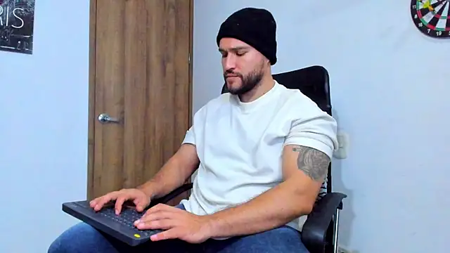 Snapshot of AndrewDiaz chatting on 11, 10, 2025 AndrewDiaz online show from 11, 10, 2025