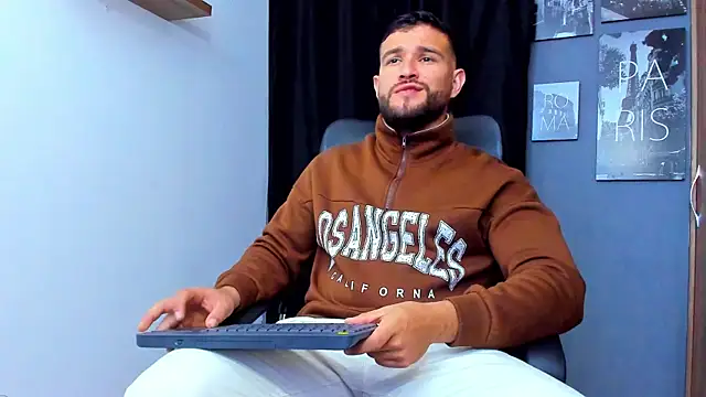 Snapshot of AndrewDiaz chatting on 15, 11, 2025 AndrewDiaz online show from 15, 11, 2025