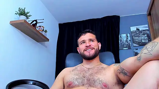 Snapshot of AndrewDiaz chatting on 15, 12, 2025 AndrewDiaz online show from 15, 12, 2025