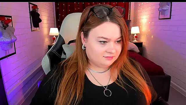 Snapshot of KimberlyMaran chatting on 12, 3, 2025 KimberlyMaran online show from 12, 3, 2025