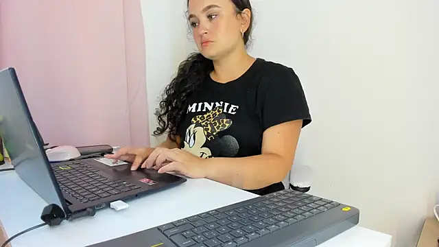 kattypinkk online show from 7, 2, 2026