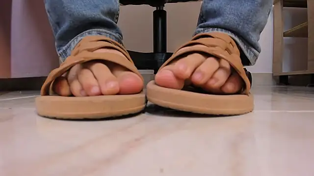 kattypinkk online show from 14, 4, 2026