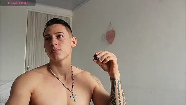 Snapshot of Muscle_King_Cum chatting on 25, 4, 2026 Muscle King Cum online show from 25, 4, 2026