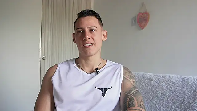 Snapshot of Muscle_King_Cum chatting on 15, 5, 2026 Muscle King Cum online show from 15, 5, 2026