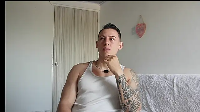 Snapshot of Muscle_King_Cum chatting on 12, 5, 2026 Muscle King Cum online show from 12, 5, 2026