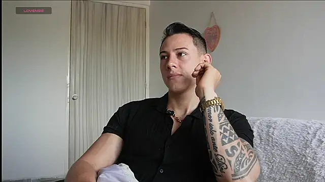 Snapshot of Muscle_King_Cum chatting on 2, 6, 2026 Muscle King Cum online show from 2, 6, 2026