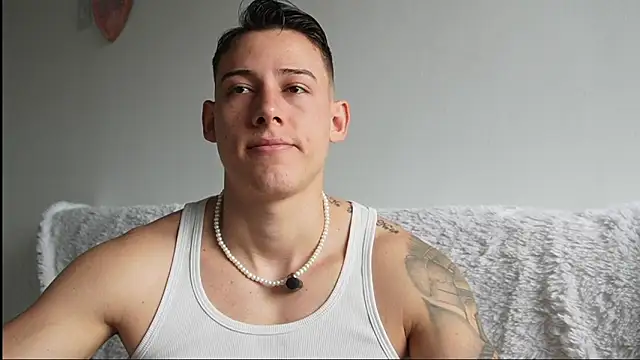 Snapshot of Muscle_King_Cum chatting on 4, 6, 2026 Muscle King Cum online show from 4, 6, 2026