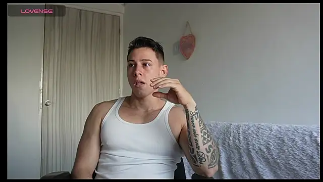 Snapshot of Muscle_King_Cum chatting on 1, 6, 2026 Muscle King Cum online show from 1, 6, 2026