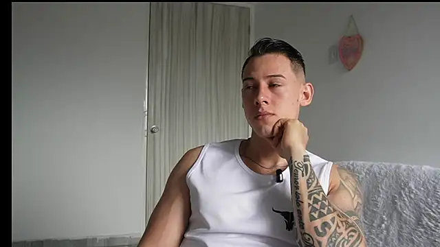Snapshot of Muscle_King_Cum chatting on 13, 5, 2026 Muscle King Cum online show from 13, 5, 2026