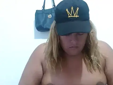 KIARAMARSHALLWELLZ online show from 10, 2, 2025