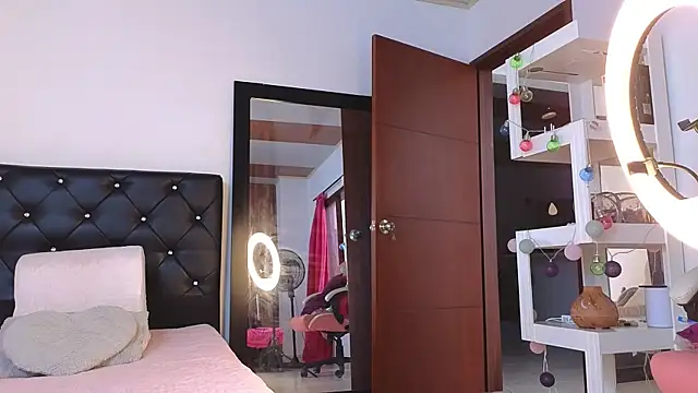 Snapshot of tatiana_big_ass_boobs chatting on 7, 10, 2025 tatiana big ass boobs online show from 7, 10, 2025