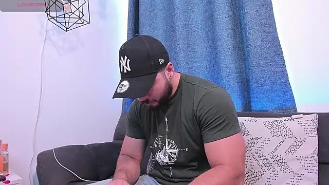 SebastianVilla  online show from 25, 2, 2025