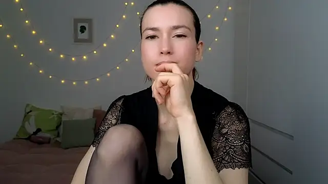 AliciaNewell online show from 4, 7, 2026