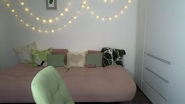 AliciaNewell online show from 5, 3, 2026