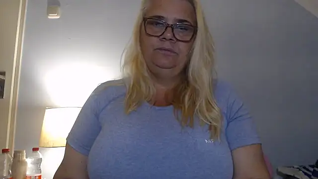 hotladymoon online show from 27, 7, 2026