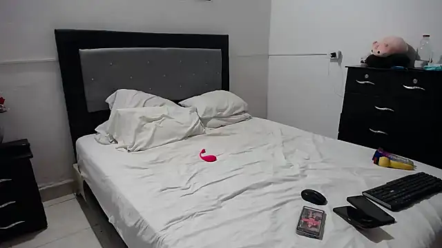 swcoupleyyg online show from 18, 9, 2025