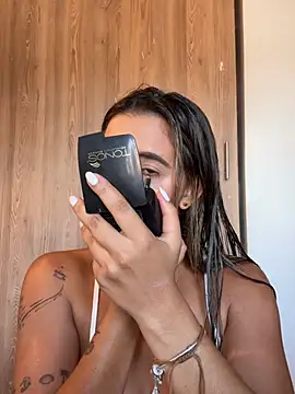 Emilia Bakerr online show from 21, 6, 2026