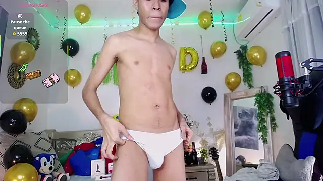 Snapshot of huge_armound chatting on 23, 4, 2026 huge armound online show from 23, 4, 2026