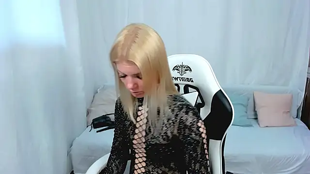 Lily Daviss online show from 20, 4, 2026