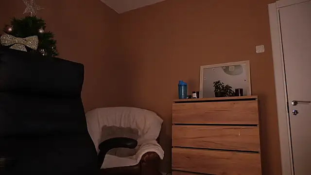 KaylaLaine online show from 18, 12, 2025