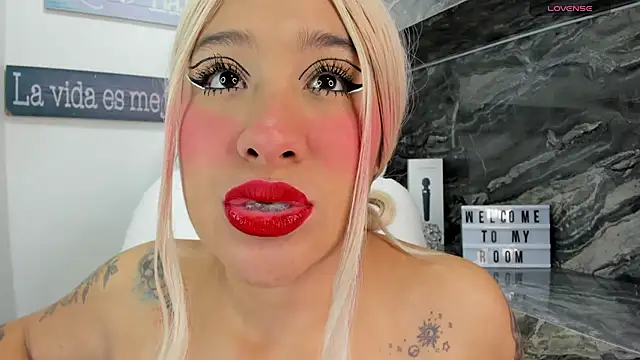 miss danika online show from 15, 11, 2025