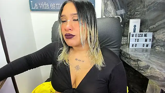 Snapshot of miss_danika chatting on 4, 5, 2026 miss danika online show from 4, 5, 2026