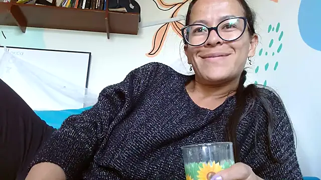 Snapshot of lupita84 chatting on 21, 12, 2025 lupita84 online show from 21, 12, 2025