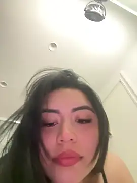 Snapshot of EmilyxRose_- chatting on 14, 6, 2026 EmilyxRose - online show from 14, 6, 2026