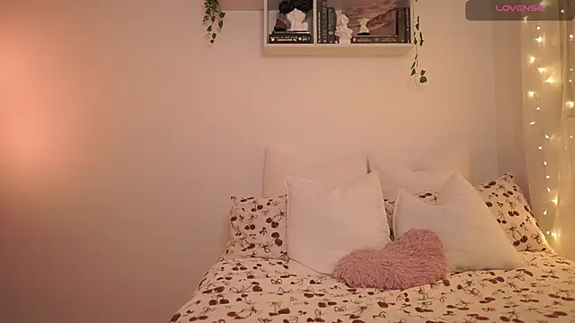 Snapshot of EmilyxRose_- chatting on 2, 2, 2025 EmilyxRose - online show from 2, 2, 2025