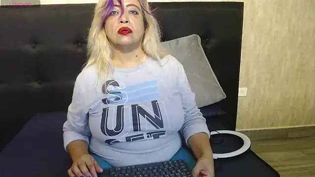 Snapshot of Natasha_699 chatting on 19, 11, 2025 Natasha 699 online show from 19, 11, 2025