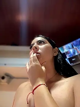 Snapshot of MarianaBenz chatting on 28, 6, 2026 MarianaBenz online show from 28, 6, 2026