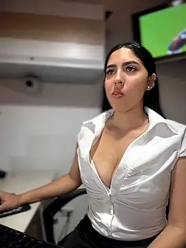Snapshot of MarianaBenz chatting on 15, 6, 2026 MarianaBenz online show from 15, 6, 2026