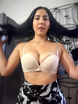 Snapshot of MarianaBenz chatting on 9, 5, 2026 MarianaBenz online show from 9, 5, 2026