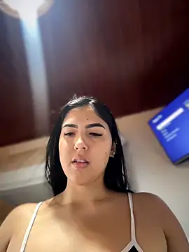 Snapshot of MarianaBenz chatting on 25, 4, 2026 MarianaBenz online show from 25, 4, 2026