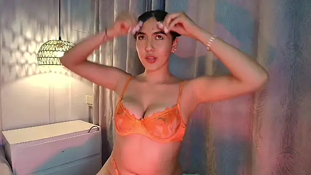 MarianaBenz online show from 18, 2, 2025