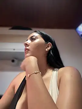 MarianaBenz online show from 8, 11, 2025