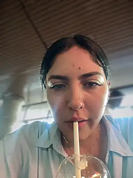 MarianaBenz online show from 27, 2, 2025