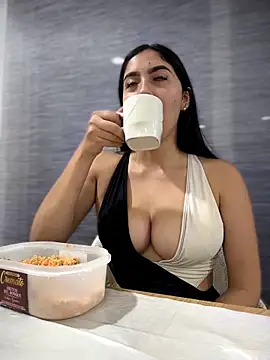 Snapshot of MarianaBenz chatting on 27, 4, 2026 MarianaBenz online show from 27, 4, 2026