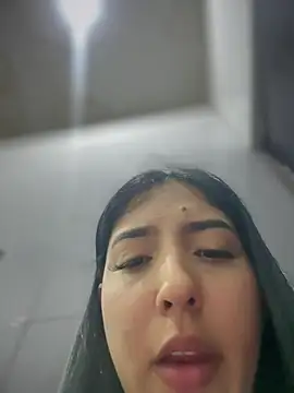 MarianaBenz online show from 1, 3, 2025