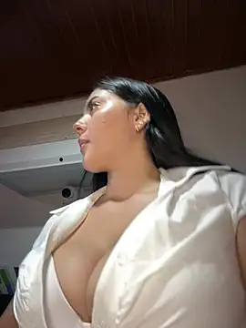 Snapshot of MarianaBenz chatting on 7, 4, 2026 MarianaBenz online show from 7, 4, 2026