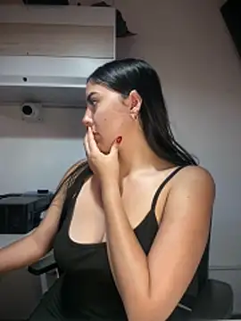 Snapshot of MarianaBenz chatting on 2, 4, 2026 MarianaBenz online show from 2, 4, 2026