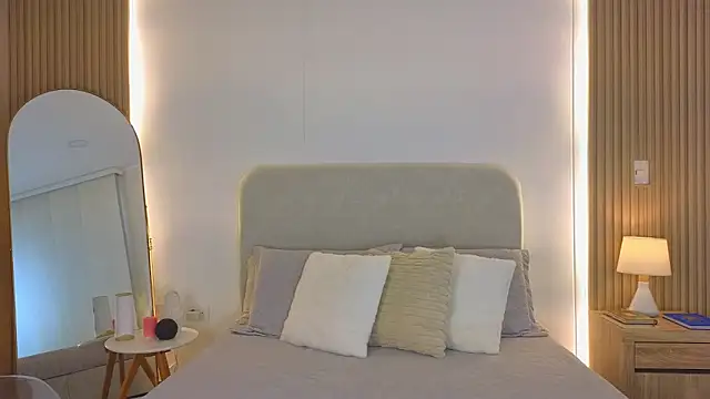 KristennBlue online show from 22, 4, 2026