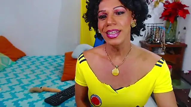 Snapshot of bardotbigcockts chatting on 18, 11, 2025 bardotbigcockts online show from 18, 11, 2025