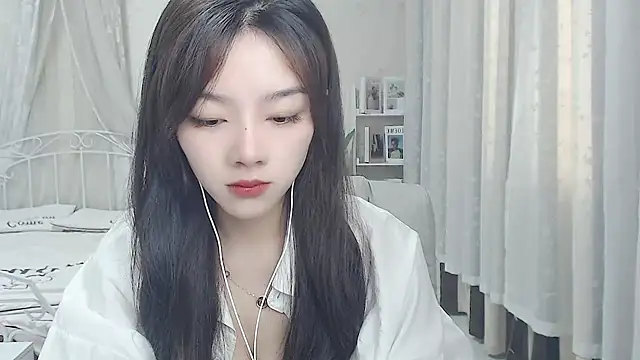 Snapshot of Jenny-Z chatting on 7, 5, 2026 Jenny-Z online show from 7, 5, 2026