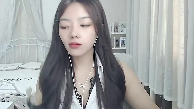 Snapshot of Jenny-Z chatting on 6, 4, 2026 Jenny-Z online show from 6, 4, 2026