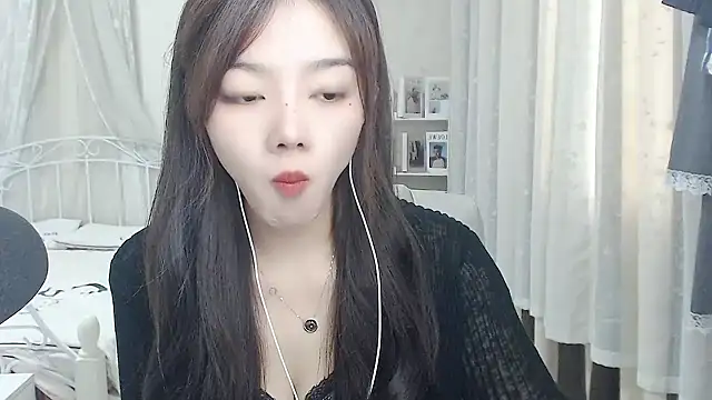 Snapshot of Jenny-Z chatting on 13, 5, 2026 Jenny-Z online show from 13, 5, 2026