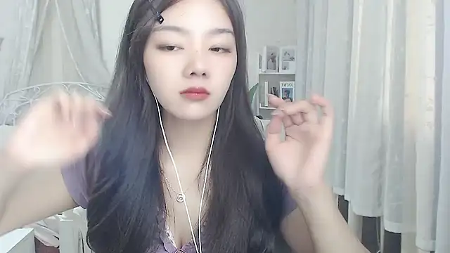Snapshot of Jenny-Z chatting on 12, 4, 2026 Jenny-Z online show from 12, 4, 2026