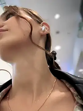 QuitieLia online show from 8, 10, 2025